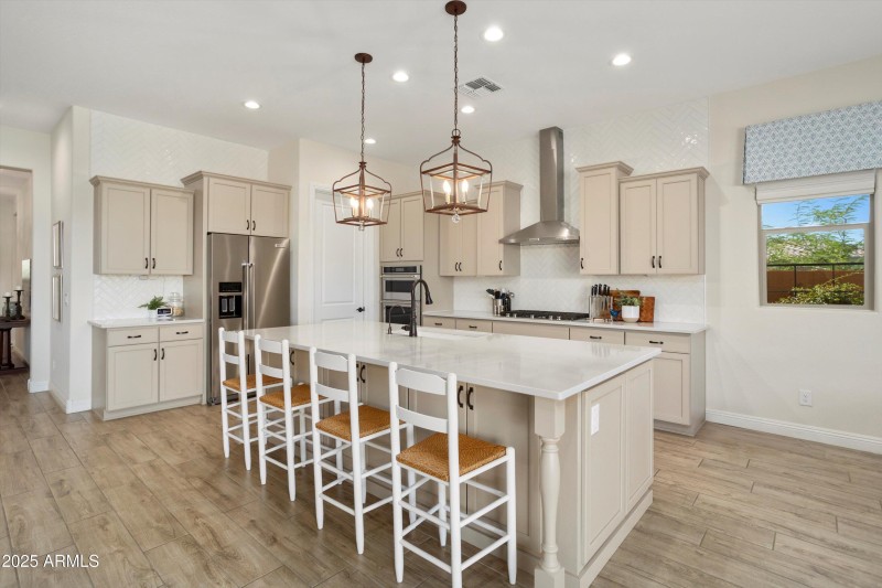 015-27396 W Escuda Dr