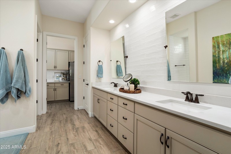 023-27396 W Escuda Dr