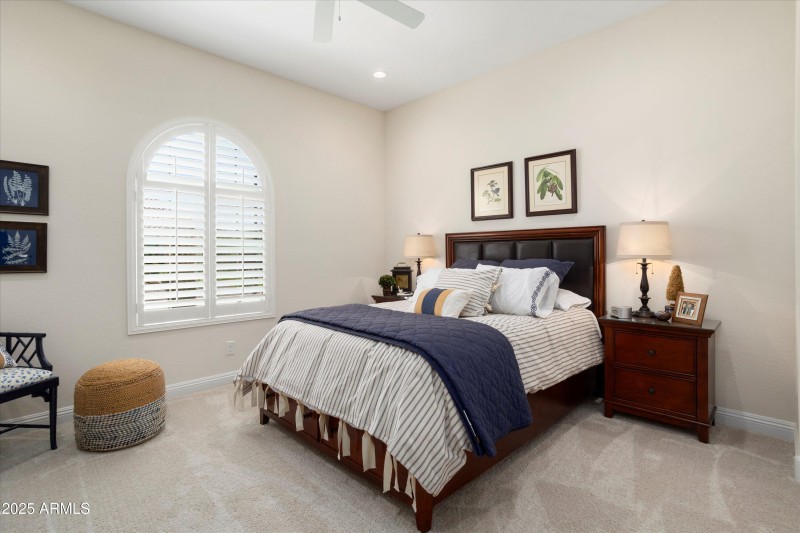 028-27396 W Escuda Dr