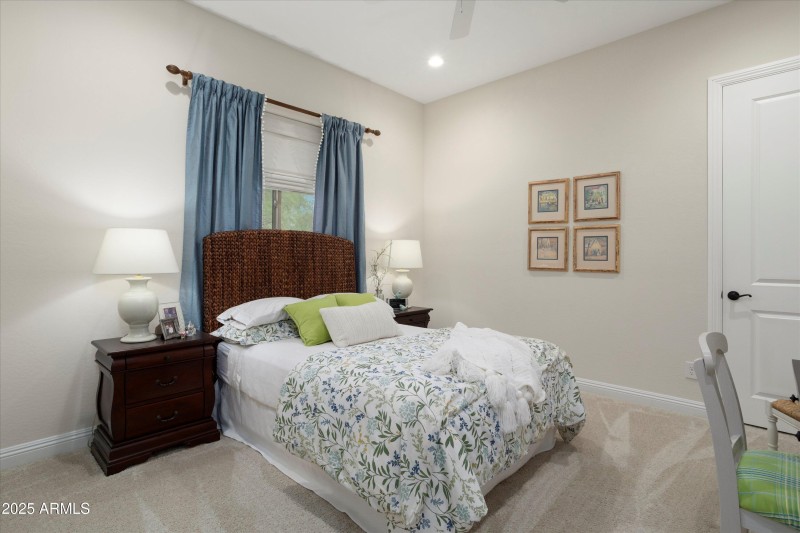 031-27396 W Escuda Dr