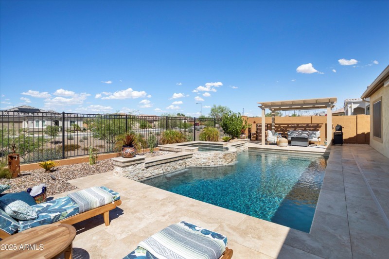 040-27396 W Escuda Dr