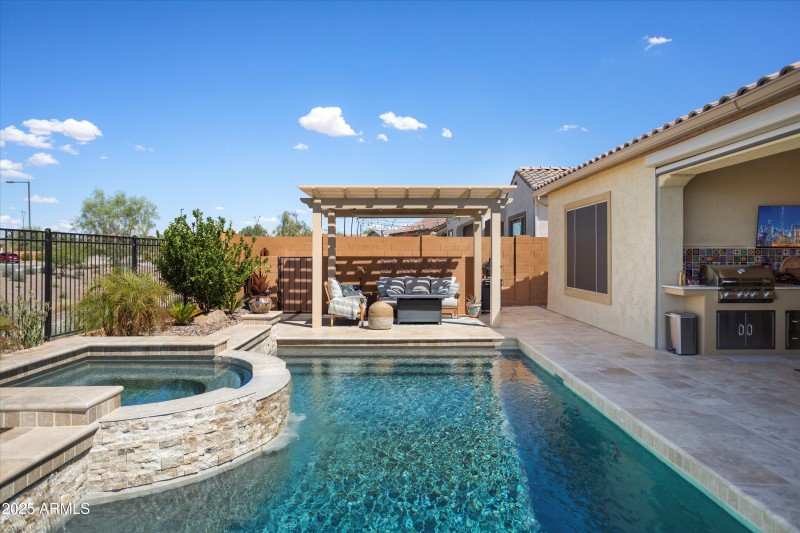 042-27396 W Escuda Dr