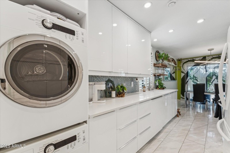 Washer&Dryer w/ Access to Dining