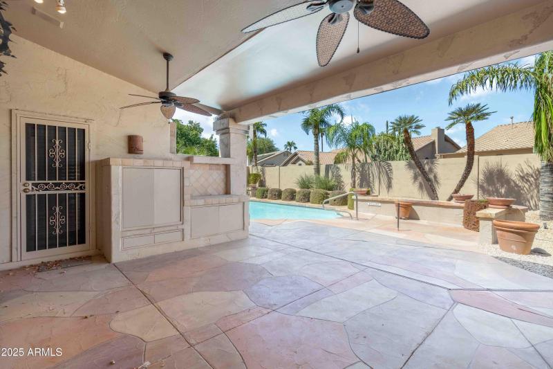 Covered Patio/Backyard