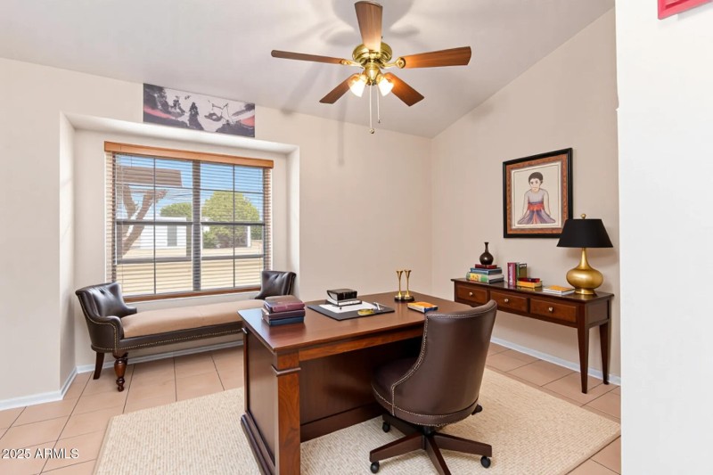 Home office Virtually Staged