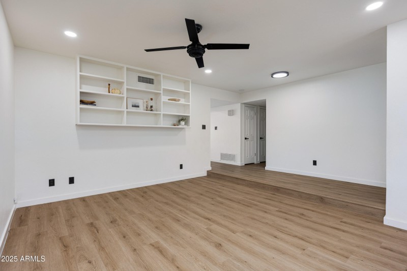 1708 E Solano Dr - 9