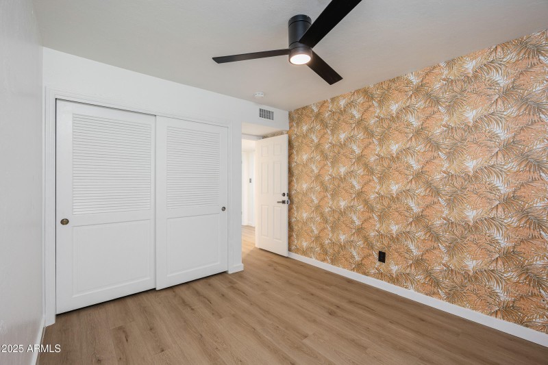 1708 E Solano Dr - 18