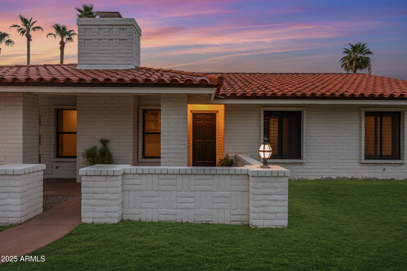 1708 E Solano Dr - 44