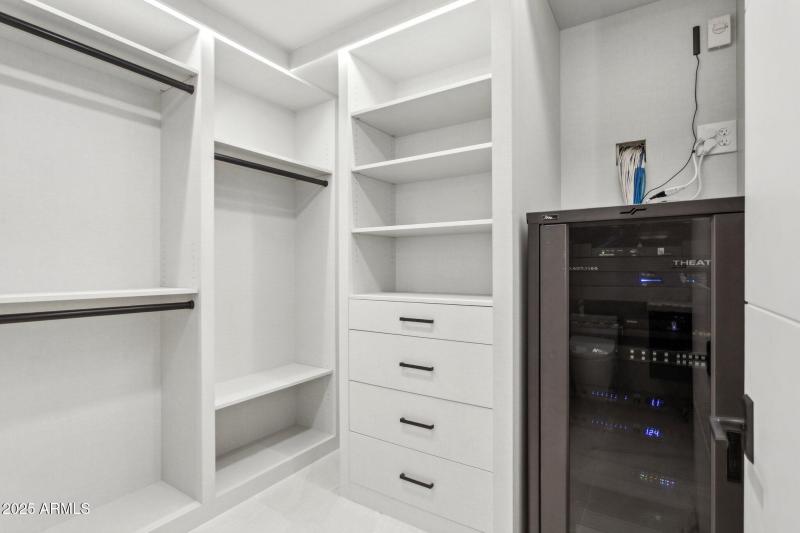 Guest Ensuite 2 Walk-in Closet