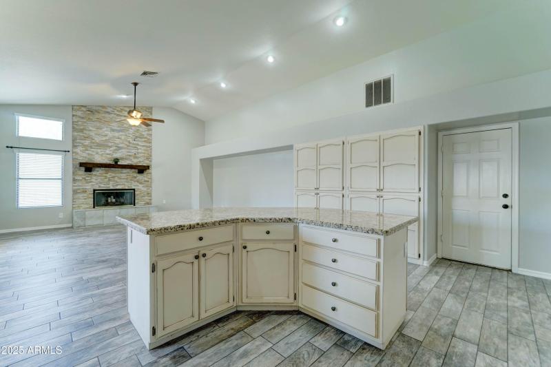 1119 e SouthShore Dr-7