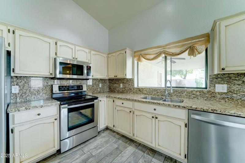 1119 e SouthShore Dr-8