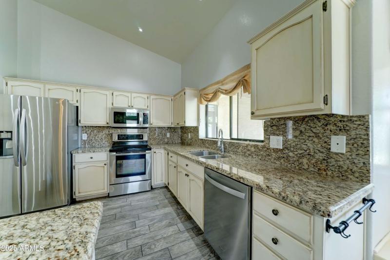 1119 e SouthShore Dr-9