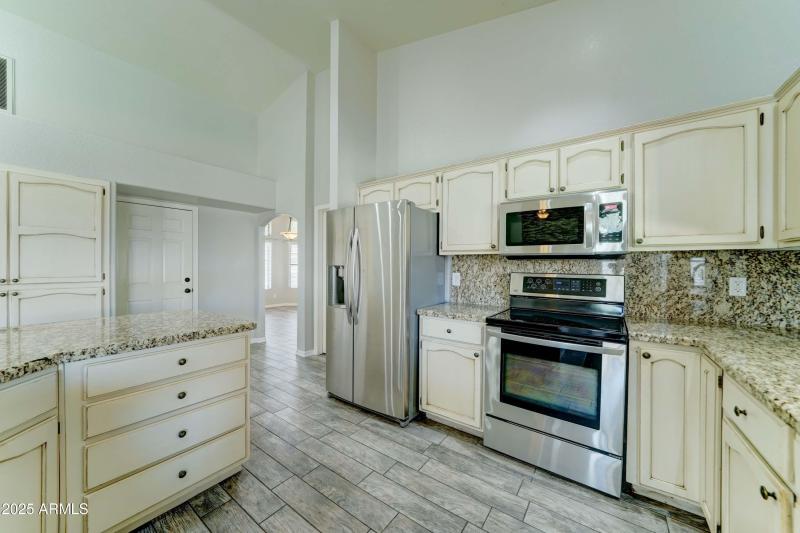 1119 e SouthShore Dr-10