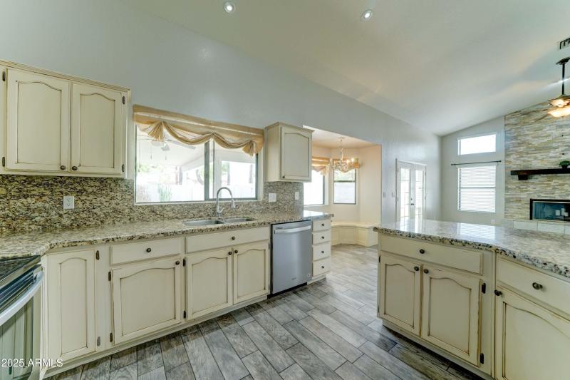 1119 e SouthShore Dr-11