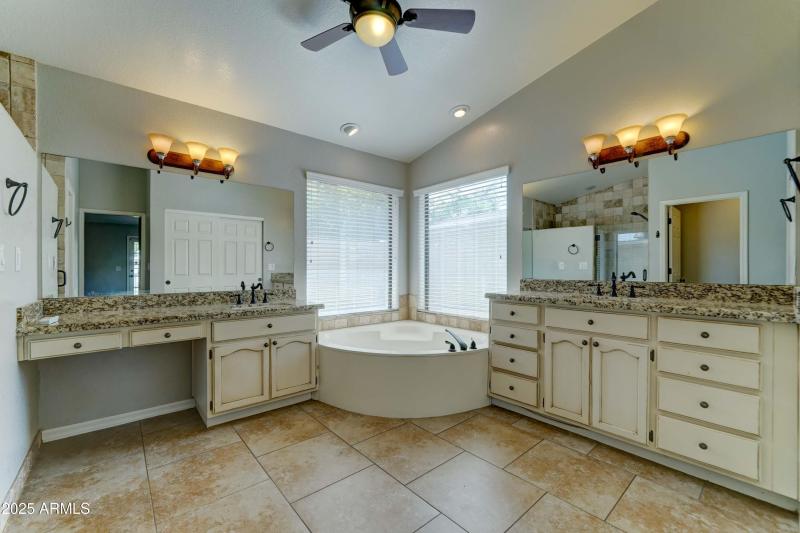 1119 e SouthShore Dr-27