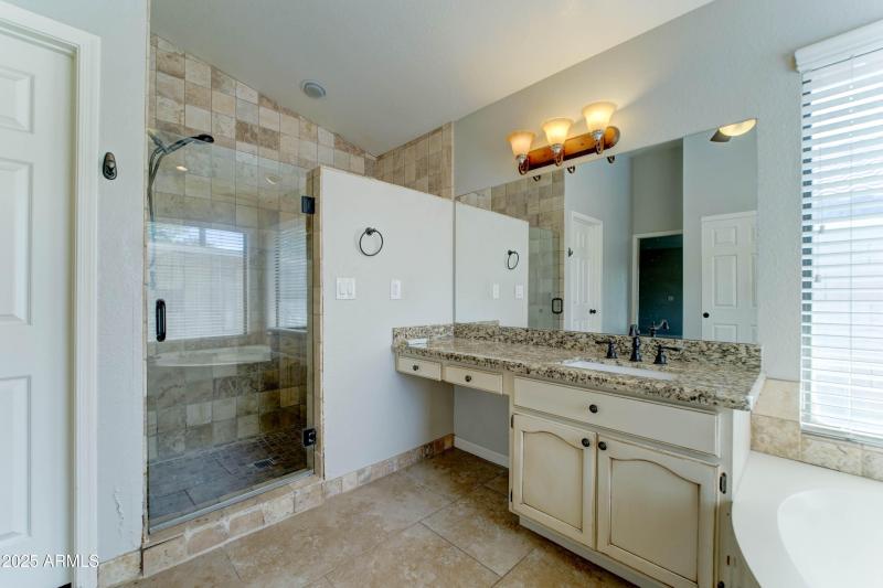 1119 e SouthShore Dr-28