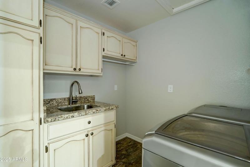 1119 e SouthShore Dr-39