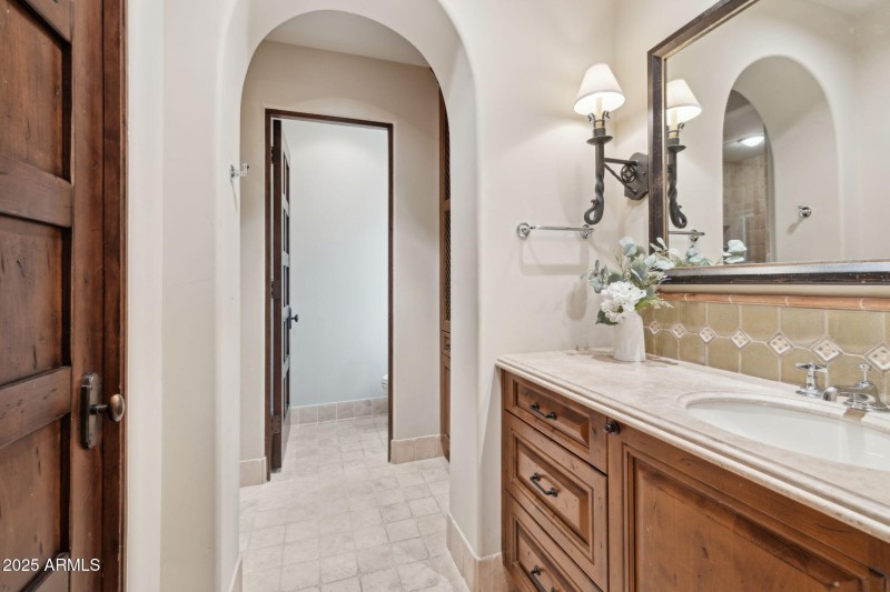 Private Guest Bathroom