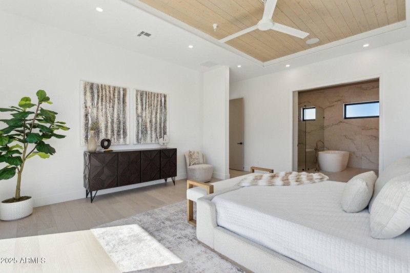 Primary suite