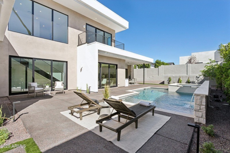 61-web-or-mls-1830-e-palmaire-ave