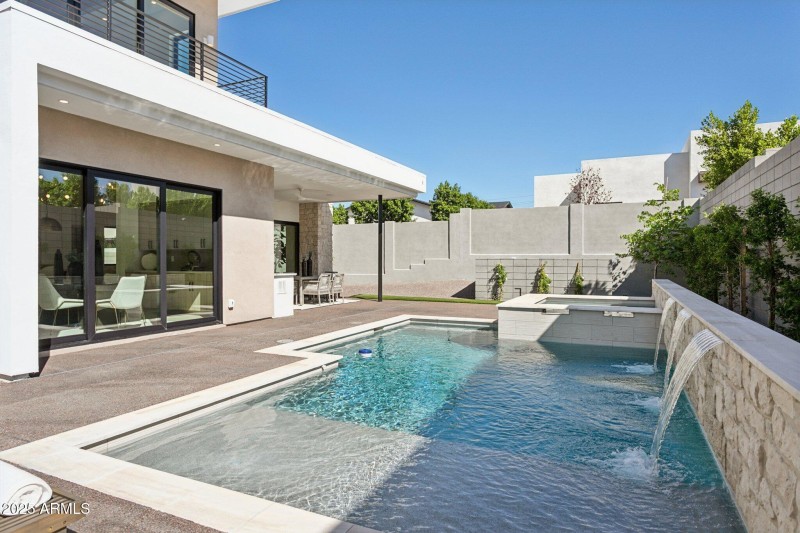 pool with water feature