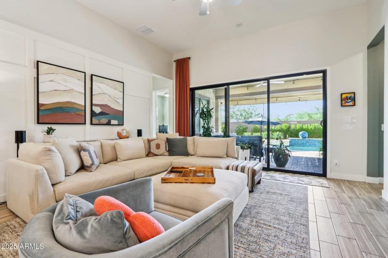 9-web-or-mls-W Marshall Ave-S1009-009