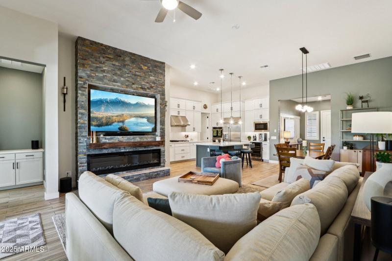 11-web-or-mls-W Marshall Ave-S1009-011