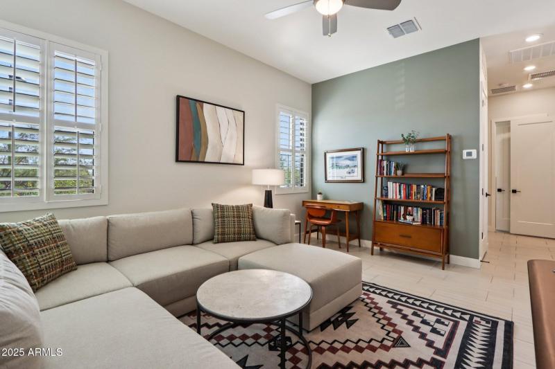 40-web-or-mls-W Marshall Ave-S1009-040