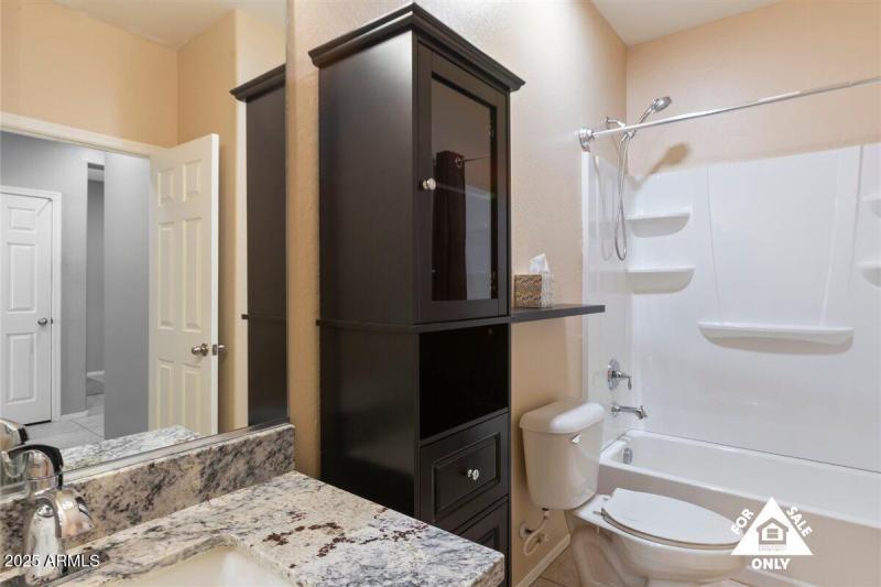 11-18216 W Foothill Dr