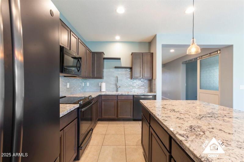 17-18216 W Foothill Dr