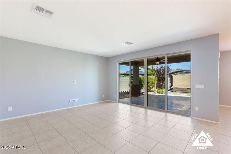 20-18216 W Foothill Dr