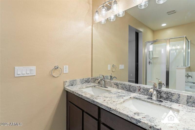 28-18216 W Foothill Dr