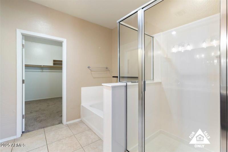 01-18216 W Foothill Dr