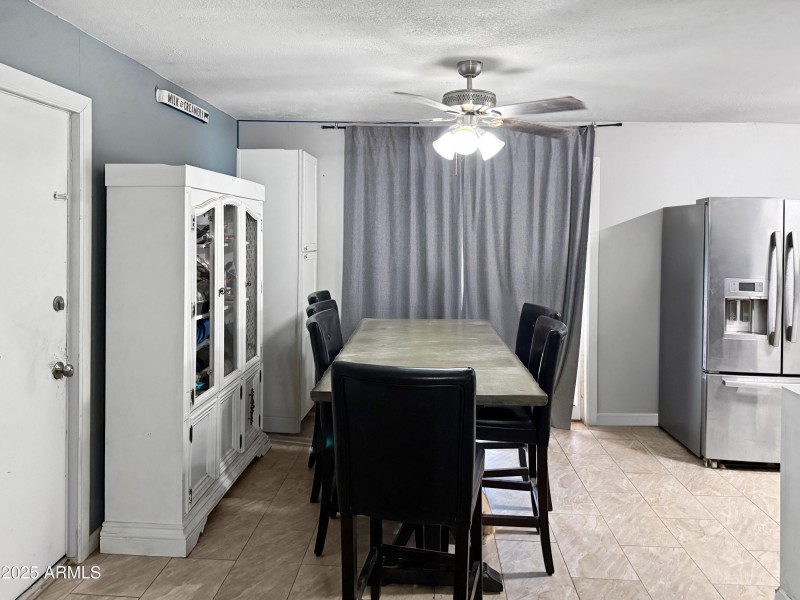 305 Fairhaven eat-in