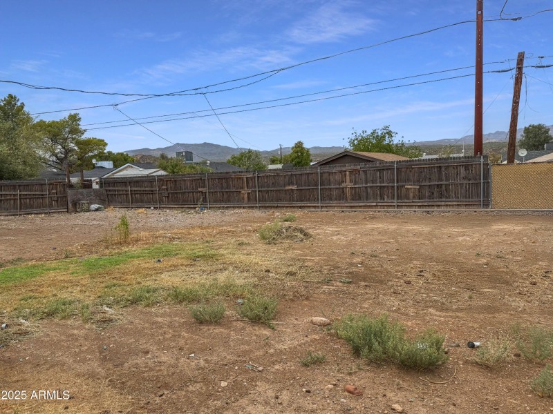 305 Fairhaven Backyard