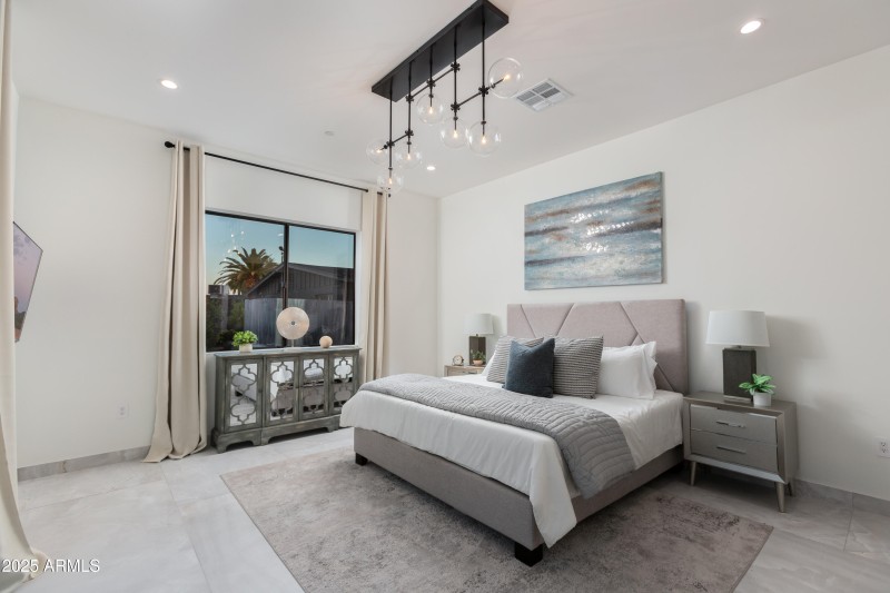 2ND PRIMARY EN-SUITE