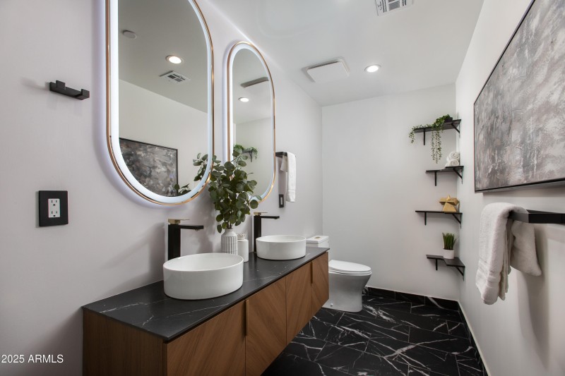 2ND BATHROOM EN-SUITE