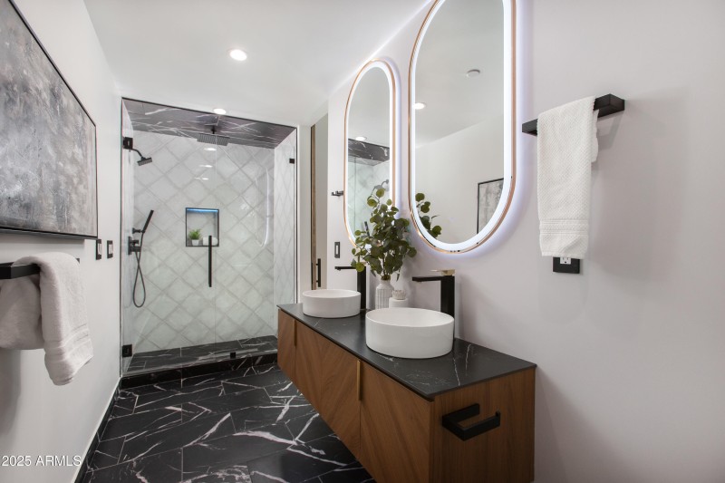 2ND BATHROOM EN-SUITE