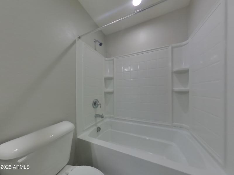 11_pc_9Es5HLyAV4_k7nunDD6AO_layout_0