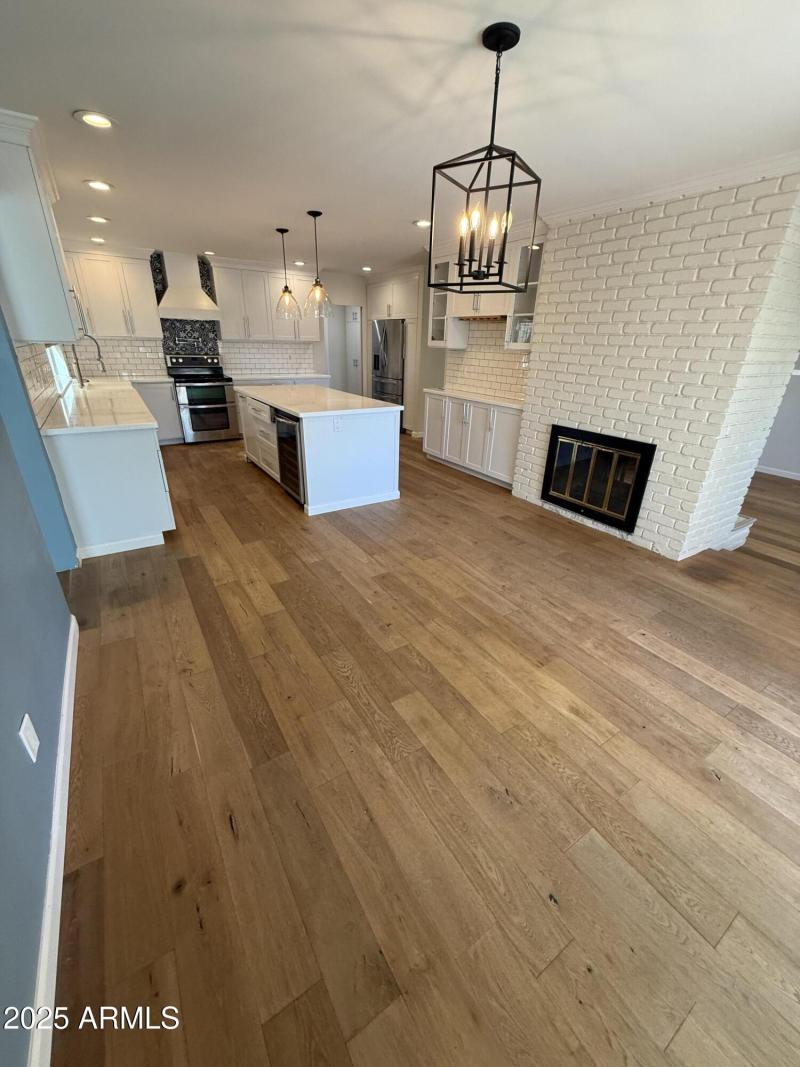 Kitchen & dining area