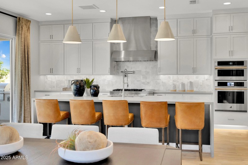 Emblem_Oro_Ridge_5016_Kitchen