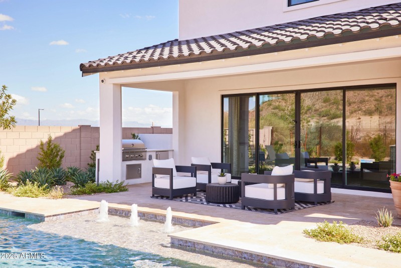 Emblem_OroRidge_5016_Ext_Bkyd_1