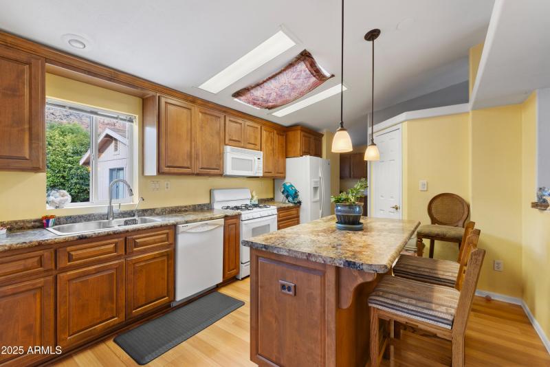 2820 Raven - Kitchen