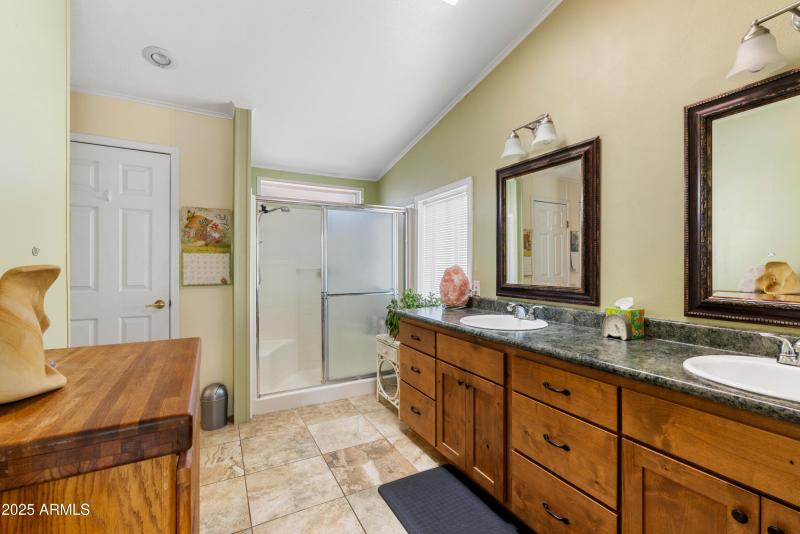 2820 Raven - Primary Bathroom