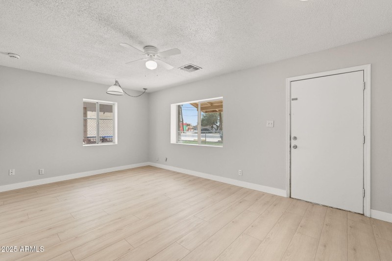 9-web-or-mls-Lincoln-9