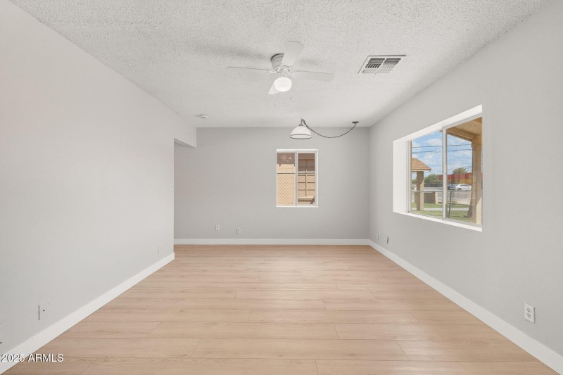 10-web-or-mls-Lincoln-10