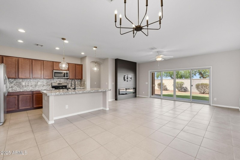 12-web-or-mls-Tulip-12