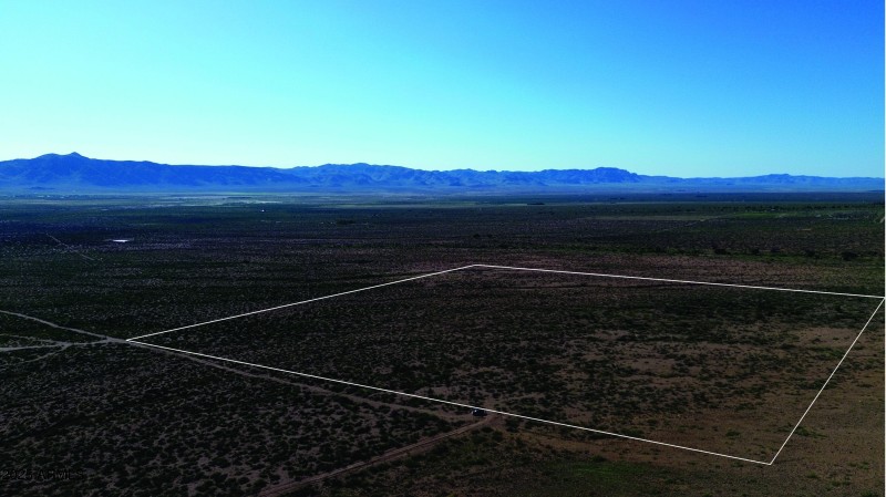 Group of 2 Objects (1)