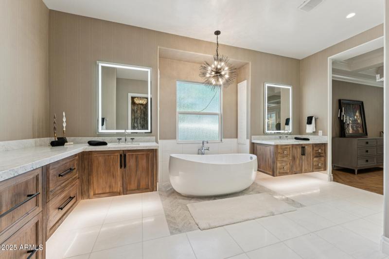 039-primary-bathroom