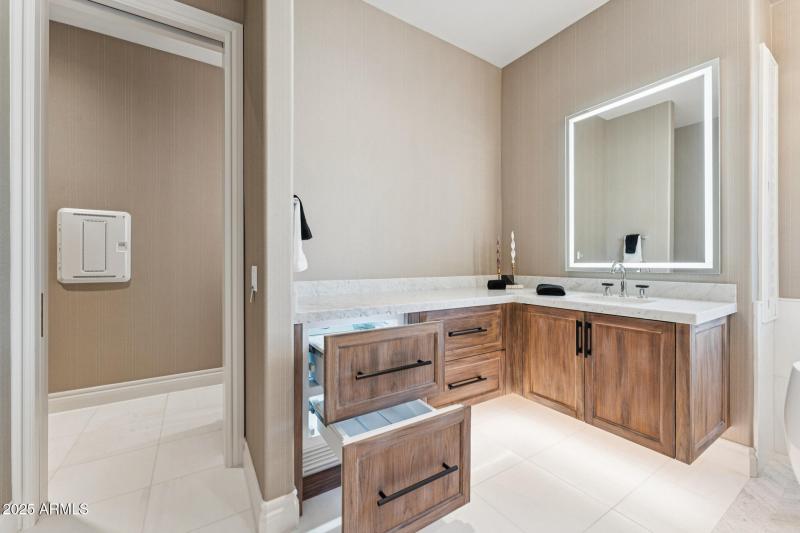 040-primary-bathroom